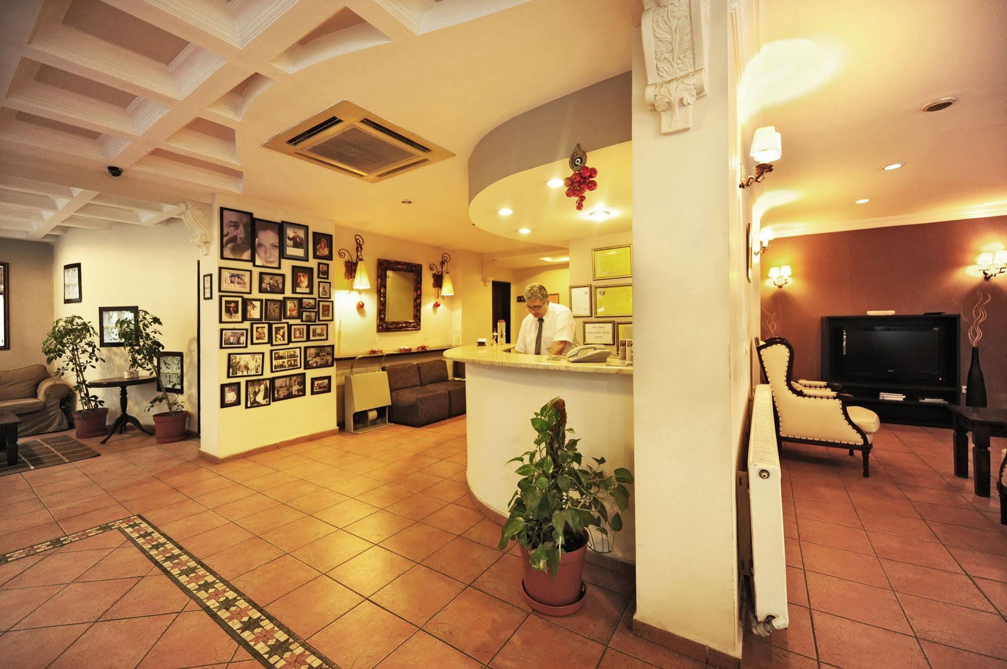 Uestuen Hotel Alsancak Izmir Exterior foto