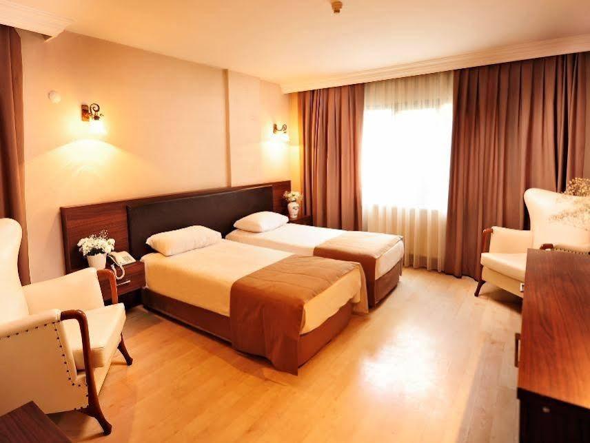 Uestuen Hotel Alsancak Izmir Exterior foto
